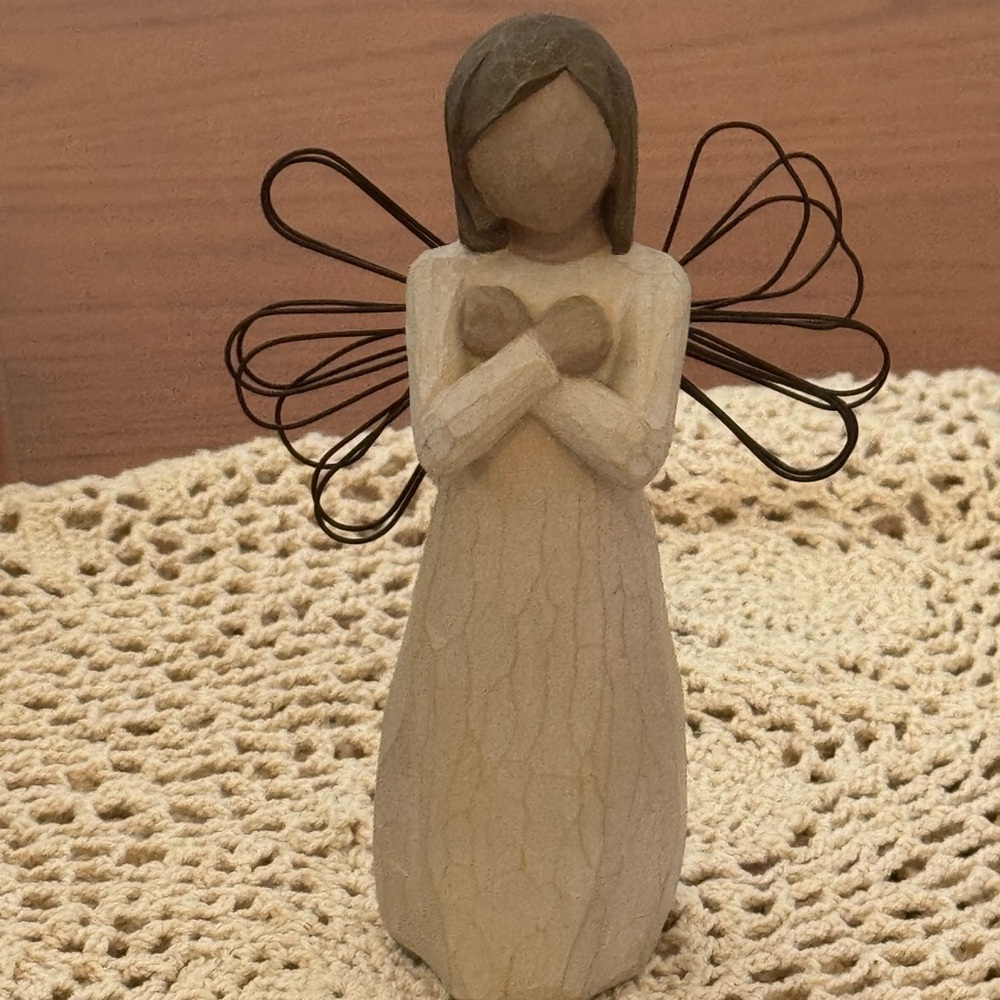Willow Tree Cream Angel Sculpture “Sign for Love” with Wire Wings